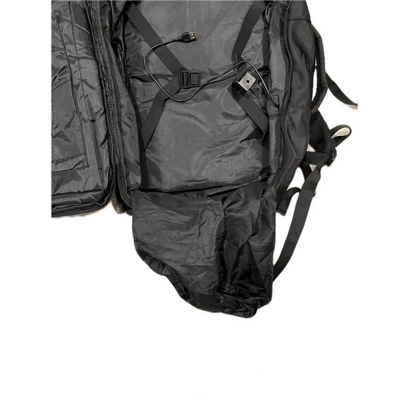 Target Clamshell Black Padded Charging Backpack - Picture 4 of 6